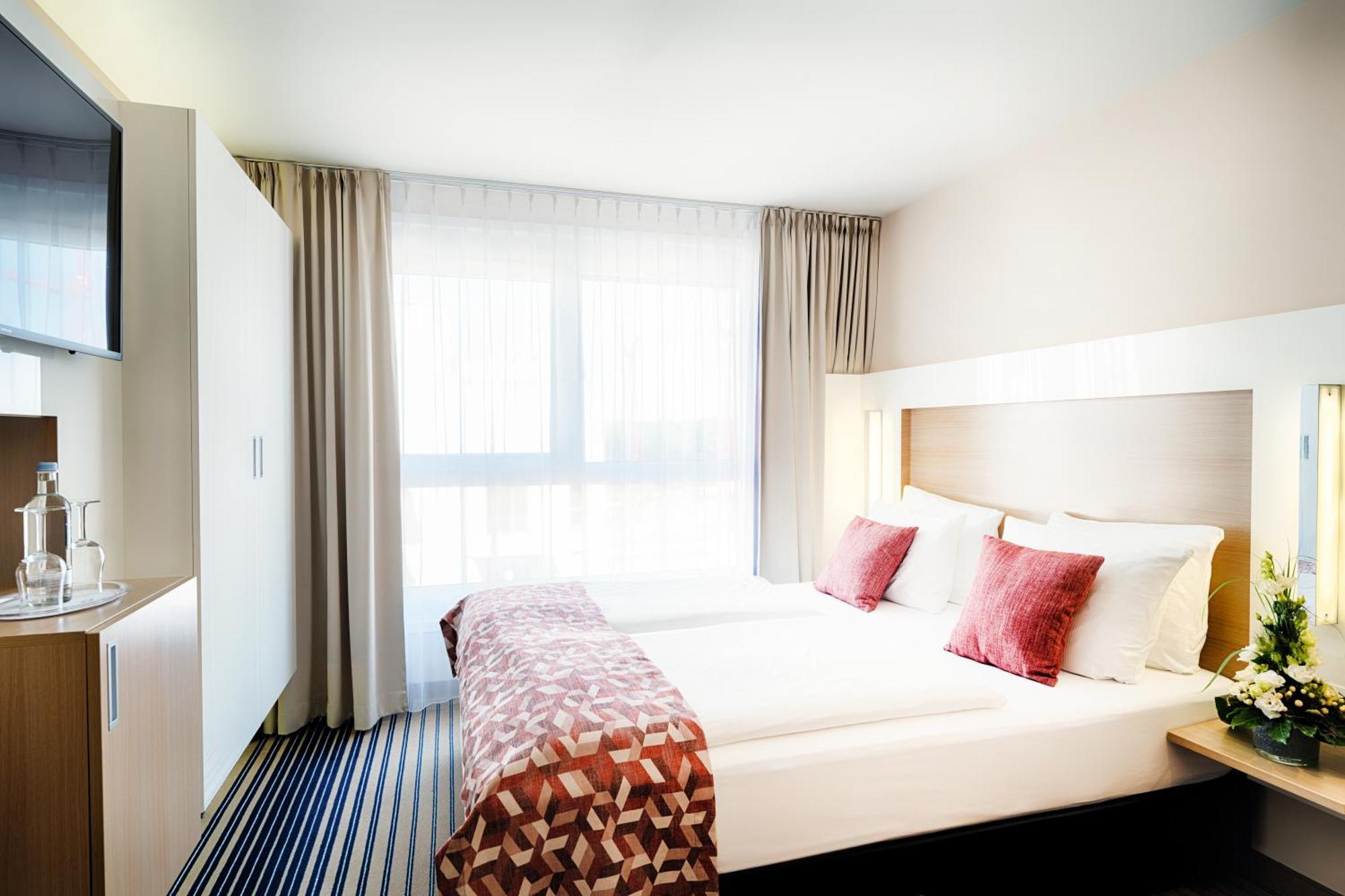 Superior Queen Room,1435685242:JPEG